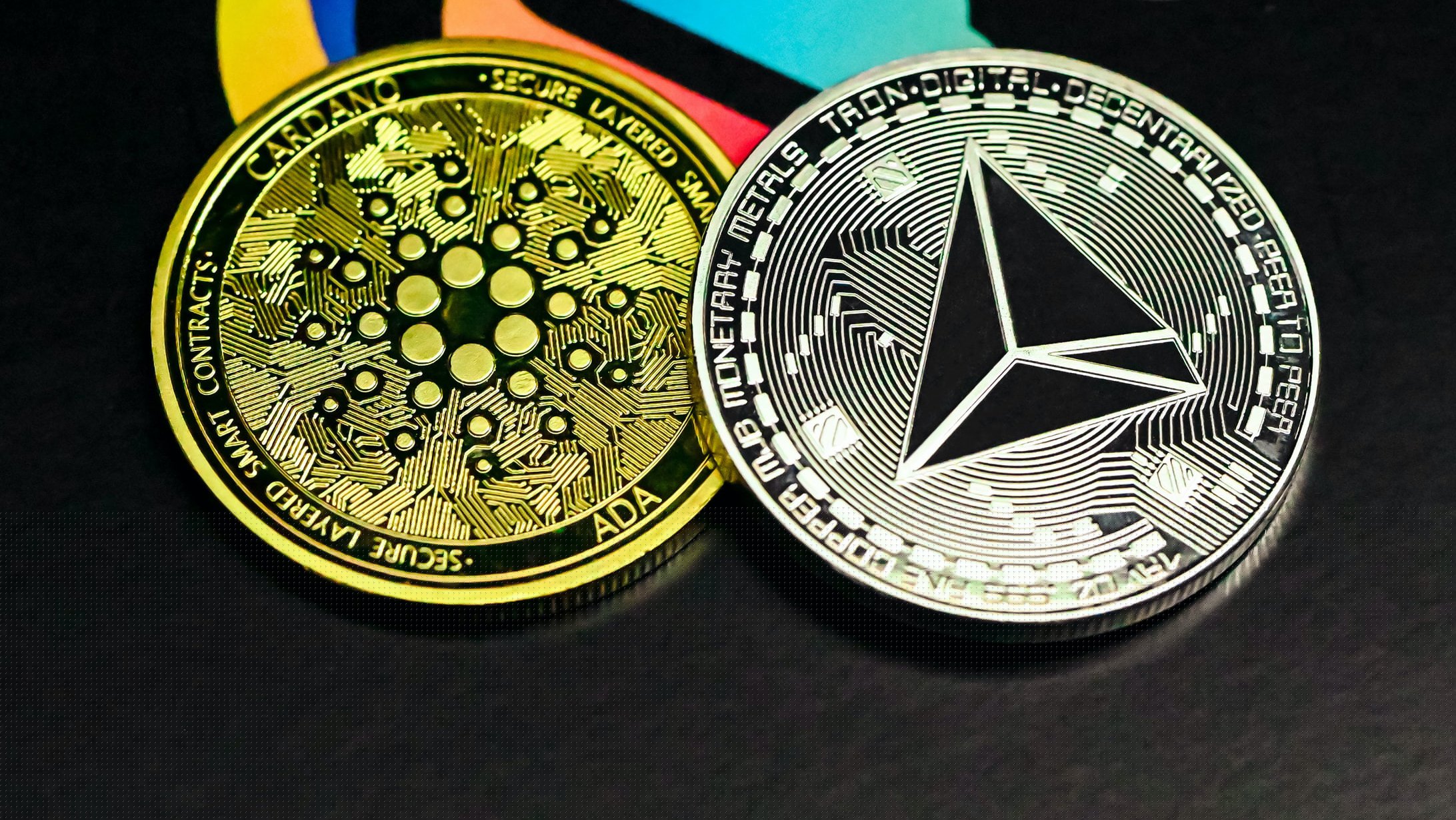 Ethereum e Cardano, que estão entre as novas criptomoedas para investir em 2022