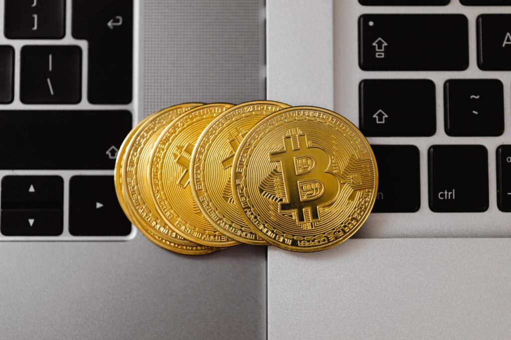 bitcoins sobre dois notebooks - como minerar bitcoin sozinho