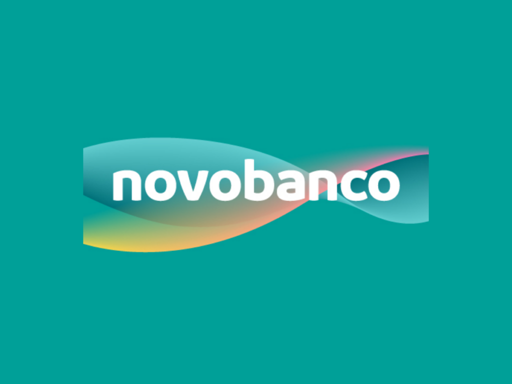 Logo novobanco fundo verde