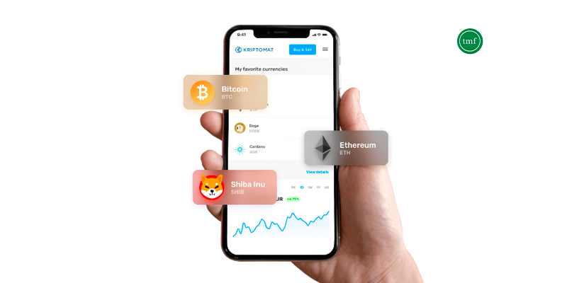 Mão segurando celular, tela do celular mostrando corretora Kriptomat com algumas crypto em efeito 3D (Bitcoin, Ethereu e Shiba Inu)