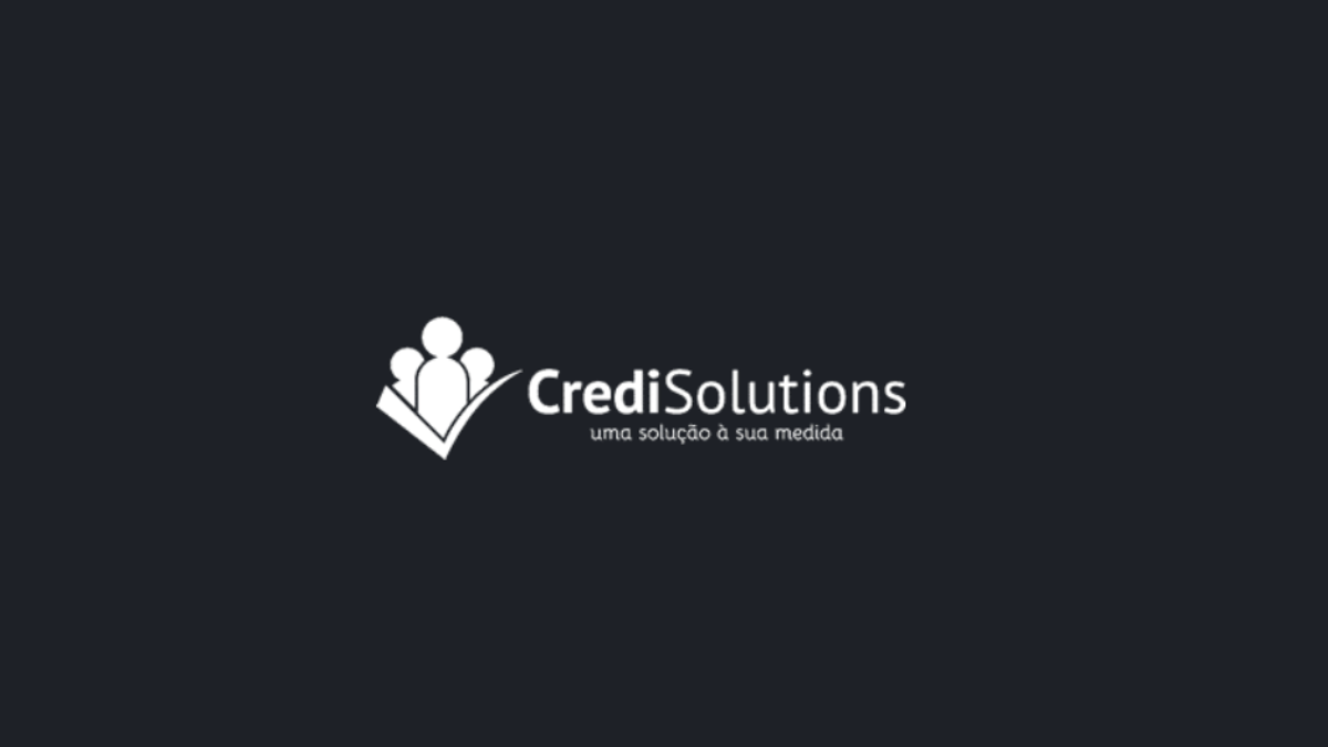 logo CrediSolutions em fundo cinza escuro