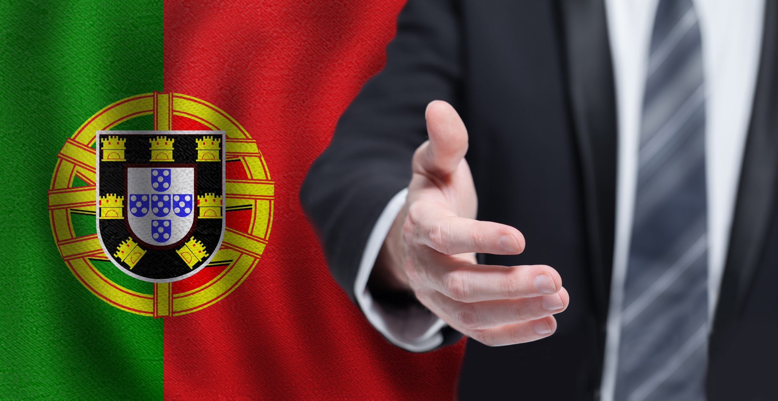 Bandeira de Portugal e mão oferecendo ajuda