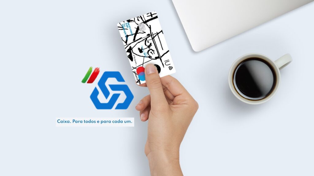 Mão entregando cartão com café de um lado e logo Caixa do outro