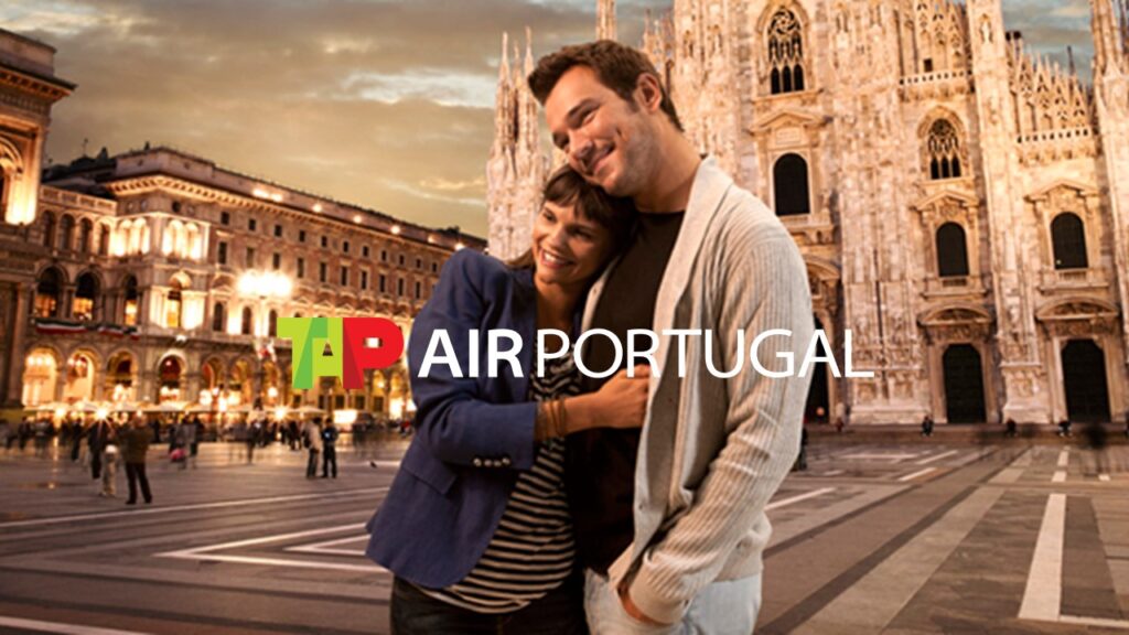 Casal em Milão sorrindo