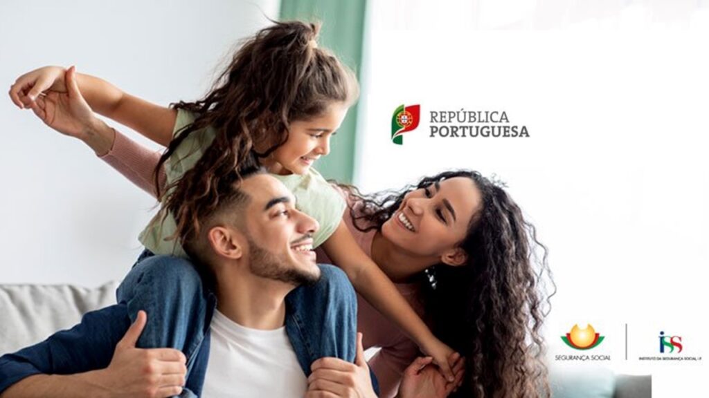 Família unida sorrindo