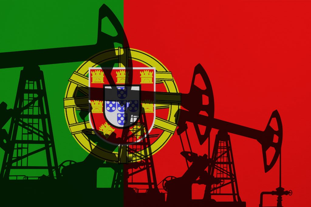 Bandeira de Portugal com sombra de indústrias