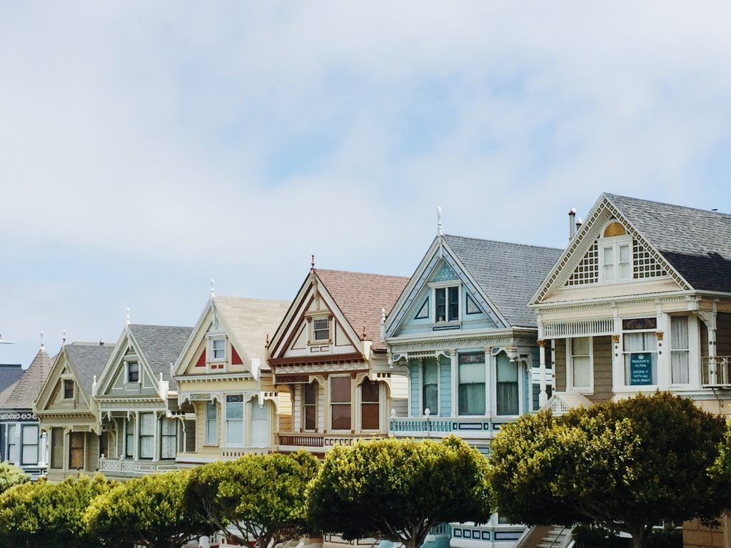 Imagem com várias casas que foram contratadas com o Crédito de Habitação BNI